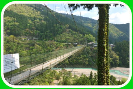 谷瀬の吊り橋（たにぜのつりばし） 奈良県吉野郡十津川村にある日本最長の生活用鉄線の吊り橋