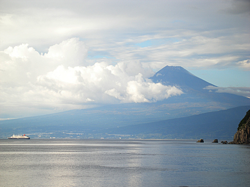 豪華客船と富士山