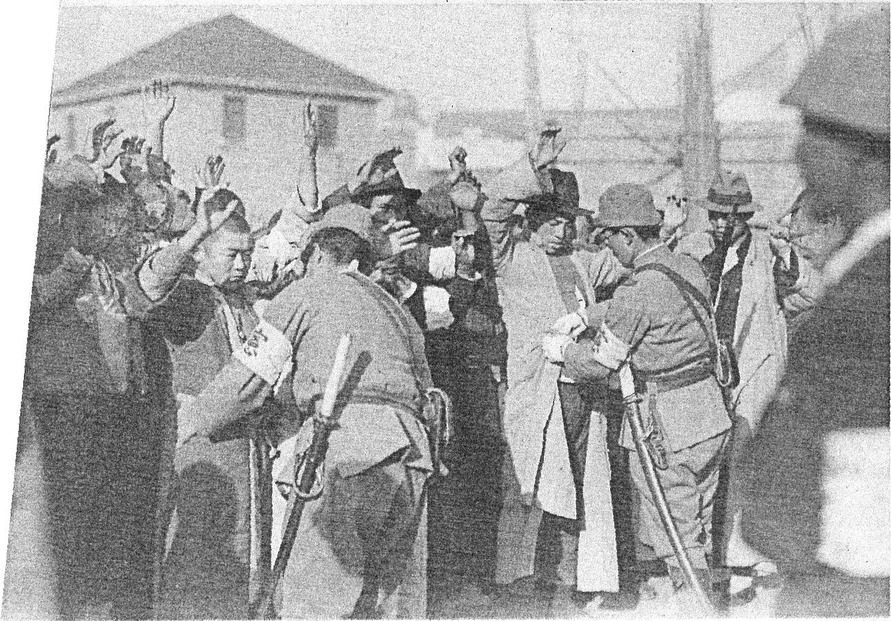 Kenpei Check_of_Chinese_soldiers_in_Nanking01