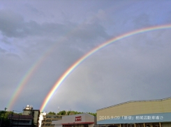 原信駐車場で見た虹1